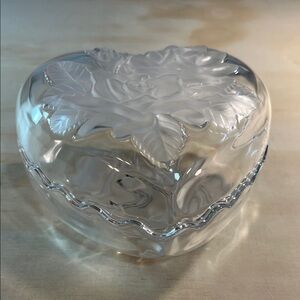 Elegant Clear Glass Heart-Shaped Etched Glass Container